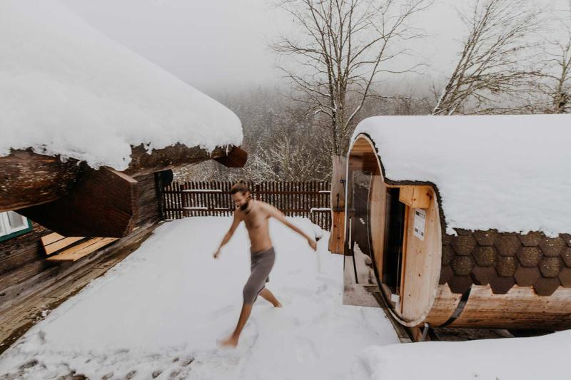 fasslsauna-mann-seiser
